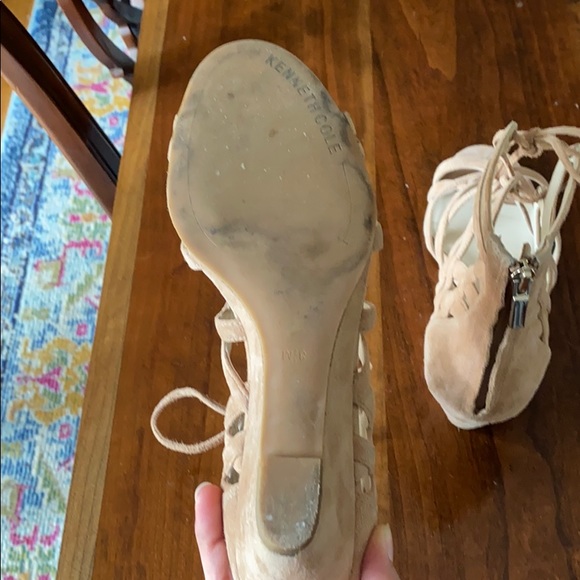 Kenneth Cole lace up Suede wedges. - Picture 4 of 4